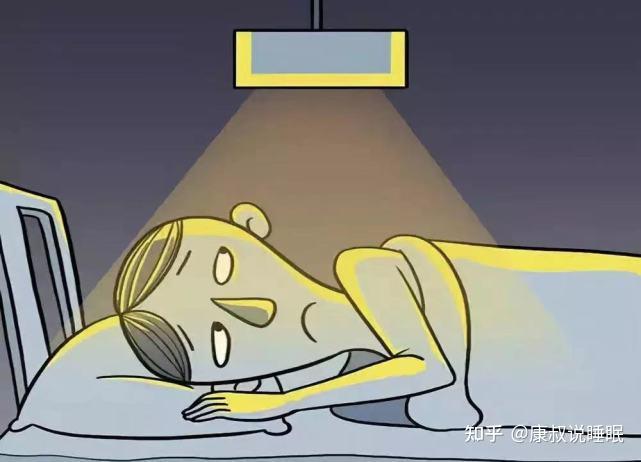 老人睡不著，即使戴上眼罩，仍無法逃避失眠的困擾。